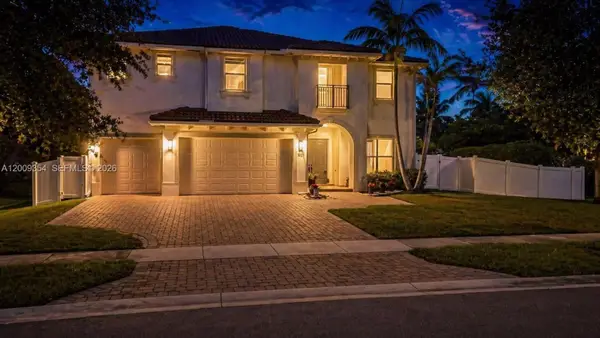 7601 Cavalia Dr, Davie, FL 33328