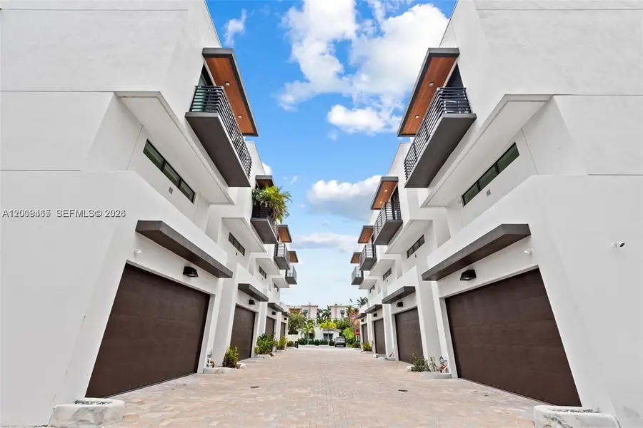 1056 N Victoria Park Rd, Fort Lauderdale, FL 33304 - #2