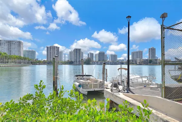 2780 NE 183rd St #115, Aventura, FL 33160