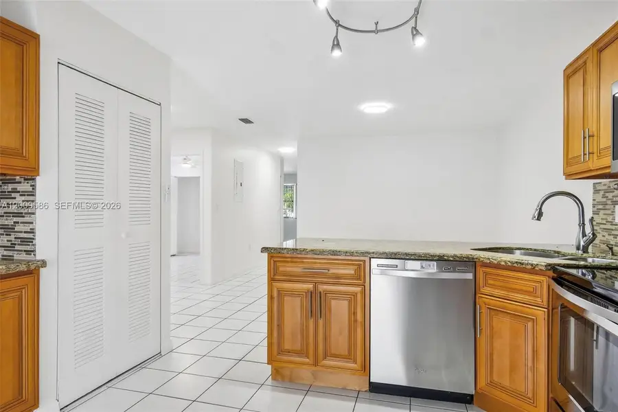 11649 NW 91st Ave, Hialeah Gardens, FL 33018 - #3