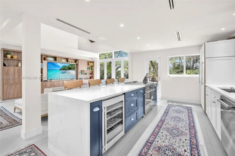 1933 S Oak Haven Cir, Miami, FL 33179 - #2