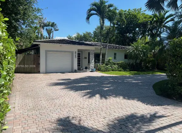 823 NE 107th St, Biscayne Park, FL 33161