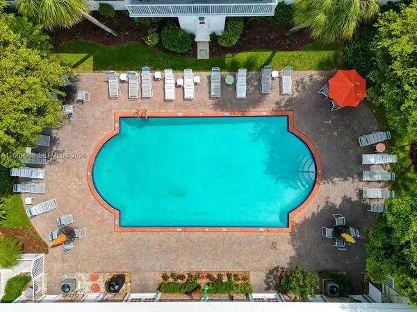 400 S Cypress Rd #424, Pompano Beach, FL 33060