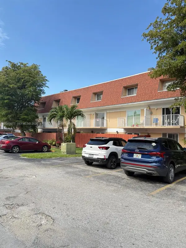 260 NW 107th Ave #204, Miami, FL 33172