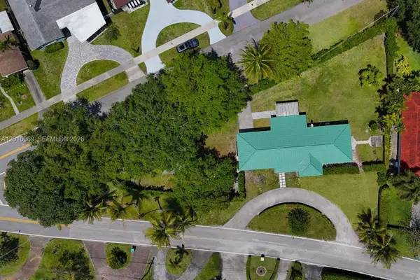 6065 N Waterway Dr, Miami, FL 33155