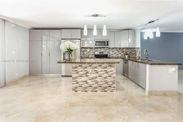 928 NE 27th Ave, Hallandale Beach, FL 33009