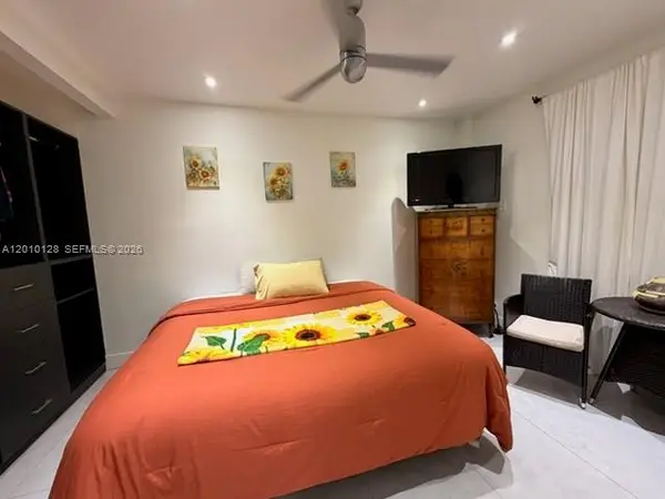 1043 NW 2nd St #3, Miami, FL 33128