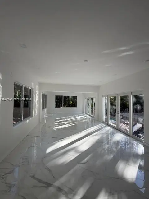 5824 Alton Rd, Miami Beach, FL 33140