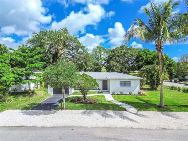 981 NE 152nd St, Miami, FL 33162