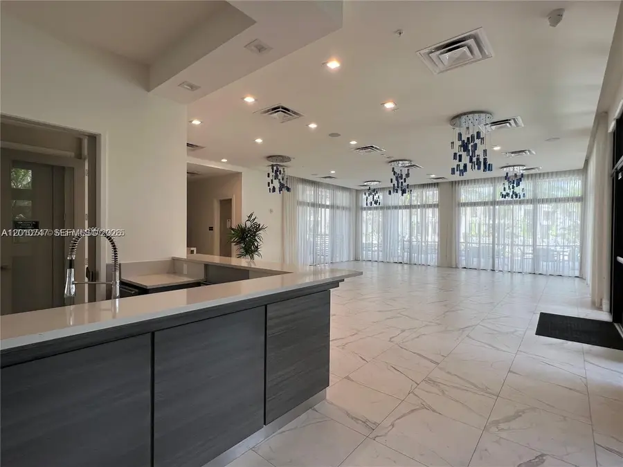 8167 NW 41st St #E-308, Doral, FL 33166 - #3