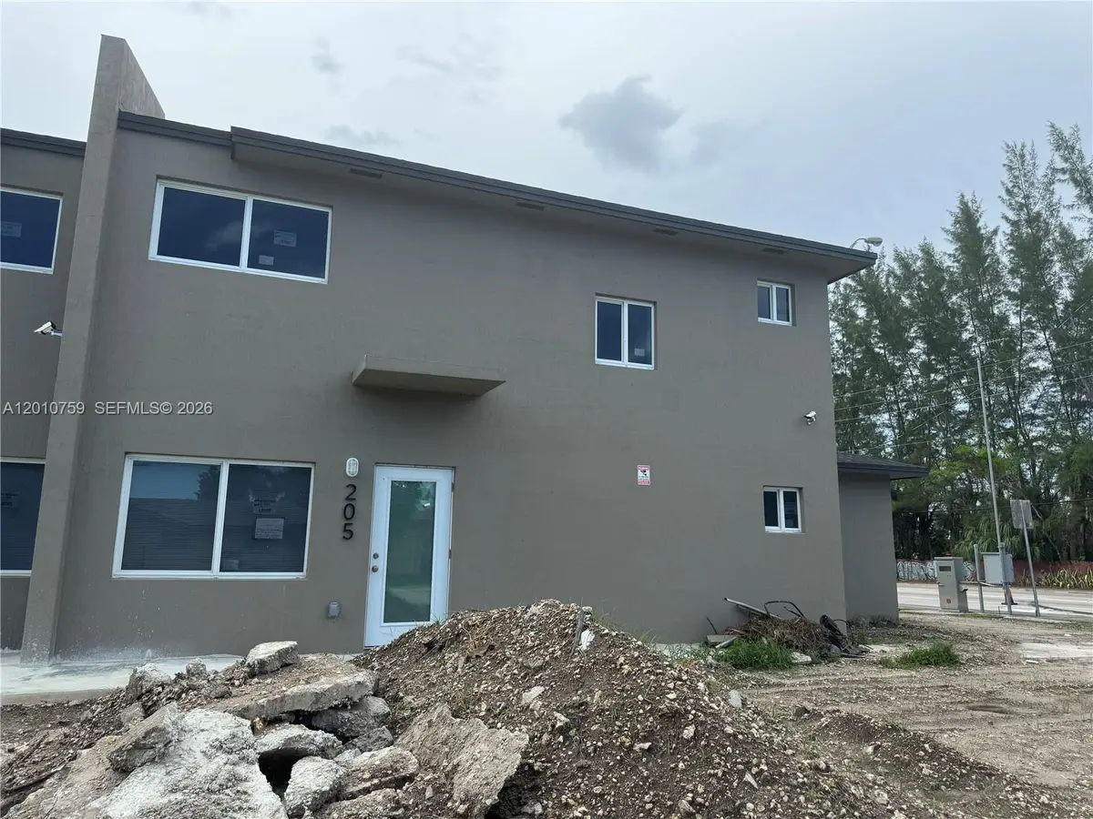 205 NW 159th St, Miami, FL 33169 - #1