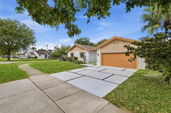 20102 NW 62nd Ave, Hialeah, FL 33015