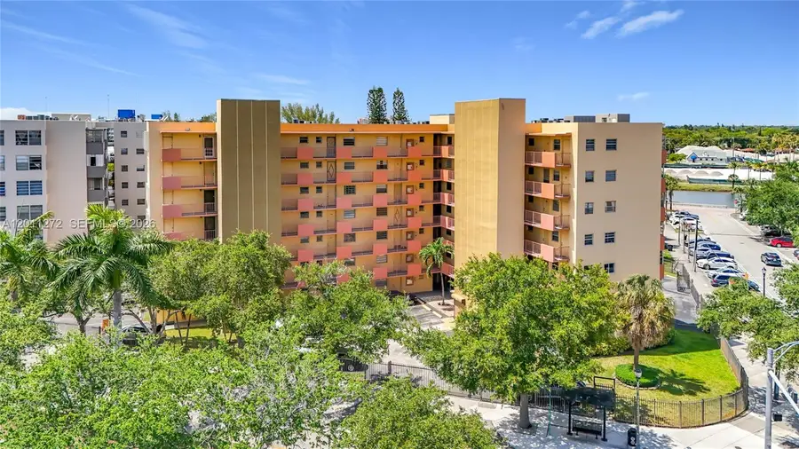 16400 NE 17th Ave #206, North Miami Beach, FL 33162 - #2