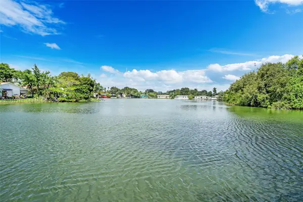 1020 SW 8th St, Hallandale Beach, FL 33009