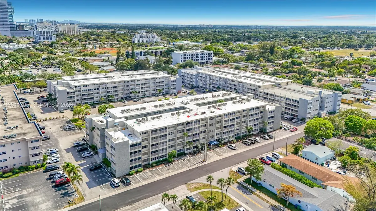 330 SE 2nd St #305E, Hallandale Beach, FL 33009 - #1