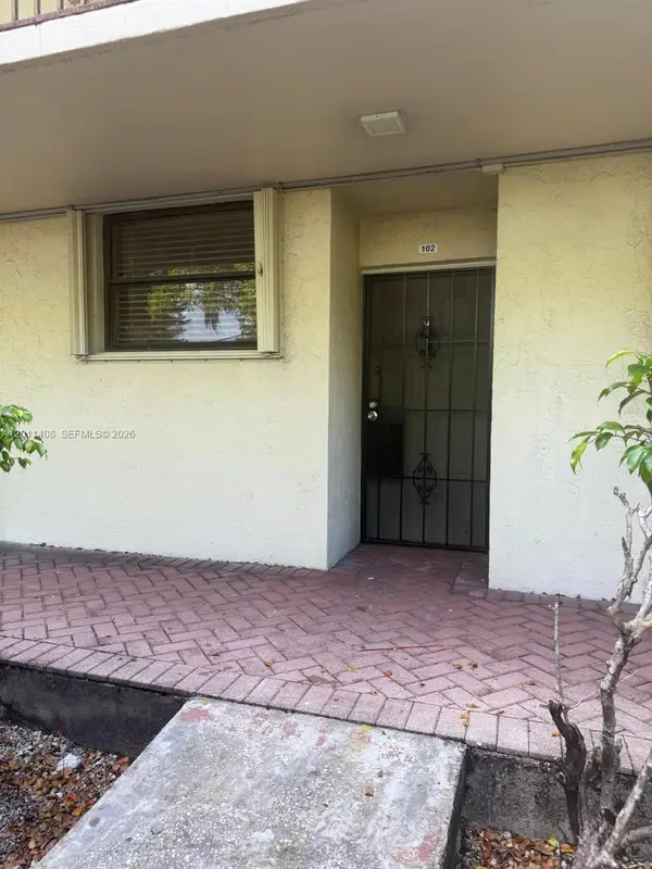 109 Lake Emerald Dr #102, Oakland Park, FL 33309