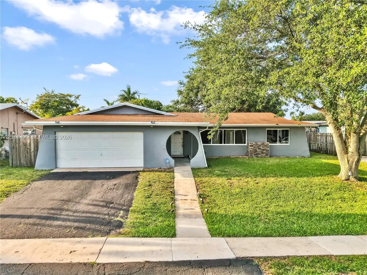 9511 NW 8th St, Pembroke Pines, FL 33024 - #1