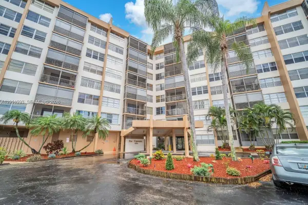 1200 Saint Charles Pl #415, Pembroke Pines, FL 33026