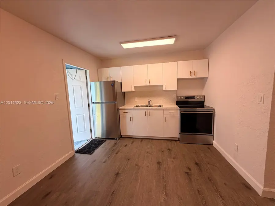 3021 NW 17th St, Fort Lauderdale, FL 33311 - #2