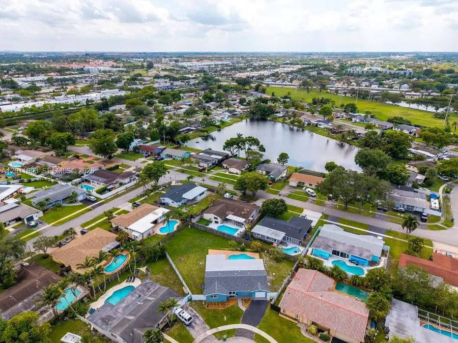 510 NW 97th Ter, Pembroke Pines, FL 33024 - #3