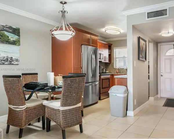 2900 W Sunrise Lakes Dr #101, Sunrise, FL 33322