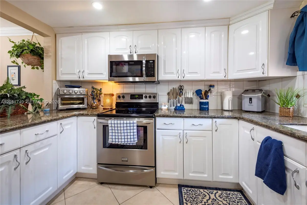 9491 Evergreen Pl #302, Davie, FL 33324 - #1