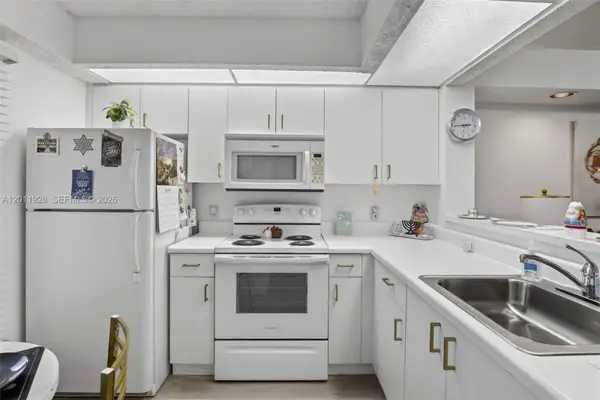 800 SW 137th Ave #411G, Pembroke Pines, FL 33027