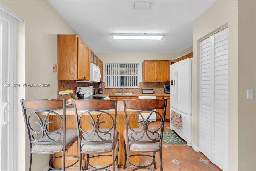 375 W Riverbend Dr, Sunrise, FL 33326 - #3