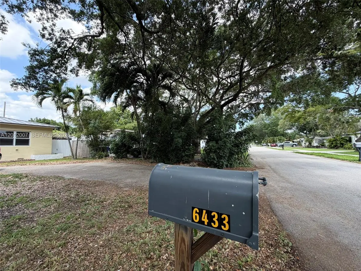 6433 Wiley St, Hollywood, FL 33023 - #1