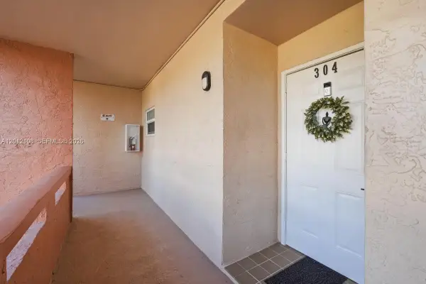 8826 W Mcnab Rd #304, Tamarac, FL 33321