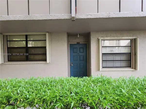 900 Colony Point Cir #107, Pembroke Pines, FL 33026