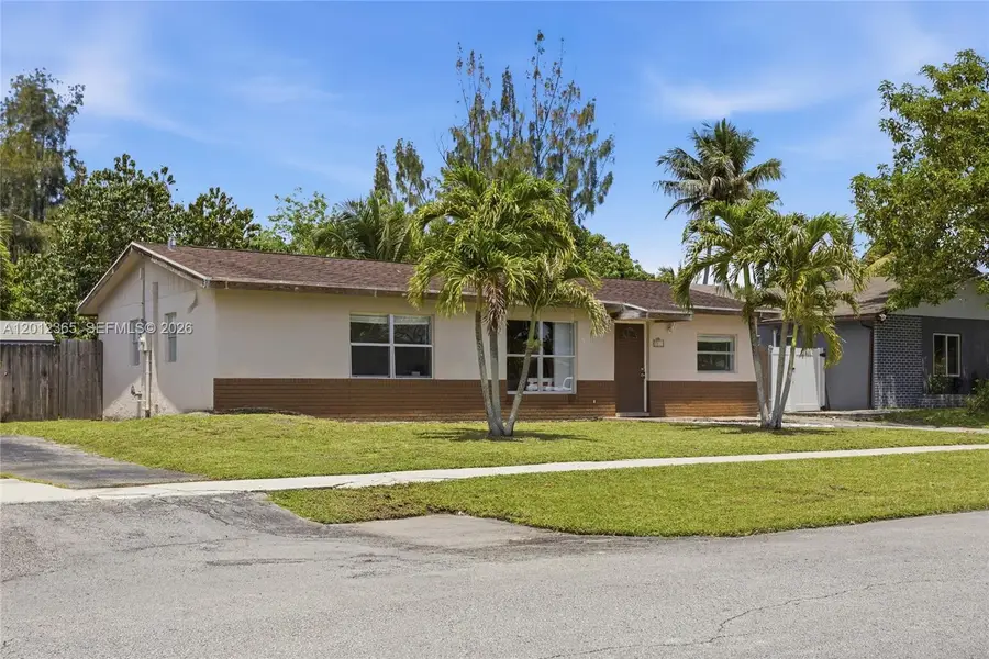 7811 SW 9th St, North Lauderdale, FL 33068 - #2