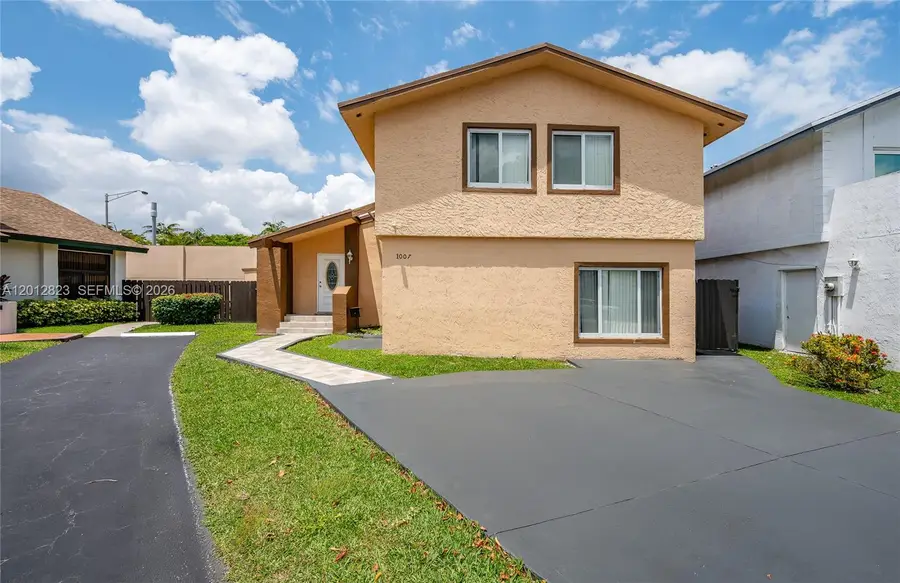 1007 NW 106th Ave Cir, Miami, FL 33172 - #2