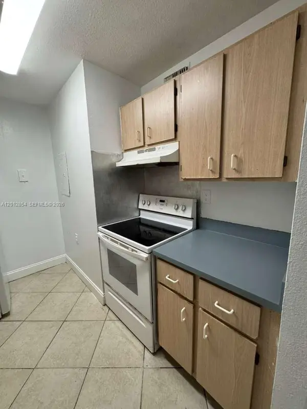1201 Lake Victoria Dr #V, West Palm Beach, FL 33411