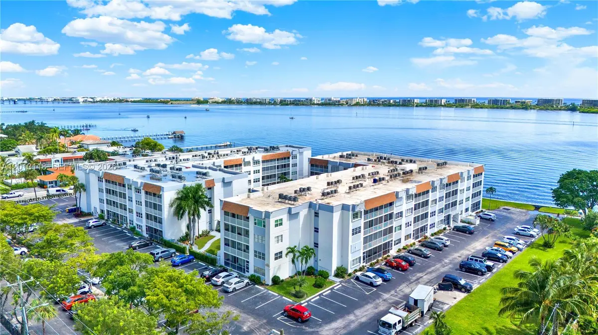 1516 S Lakeside Dr #105, Lake Worth, FL 33460 - #1