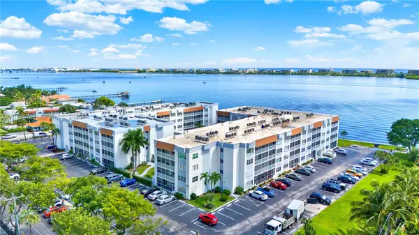 1516 S Lakeside Dr #105, Lake Worth, FL 33460