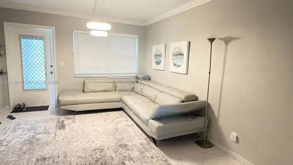 580 Egret Dr #211, Hallandale Beach, FL 33009