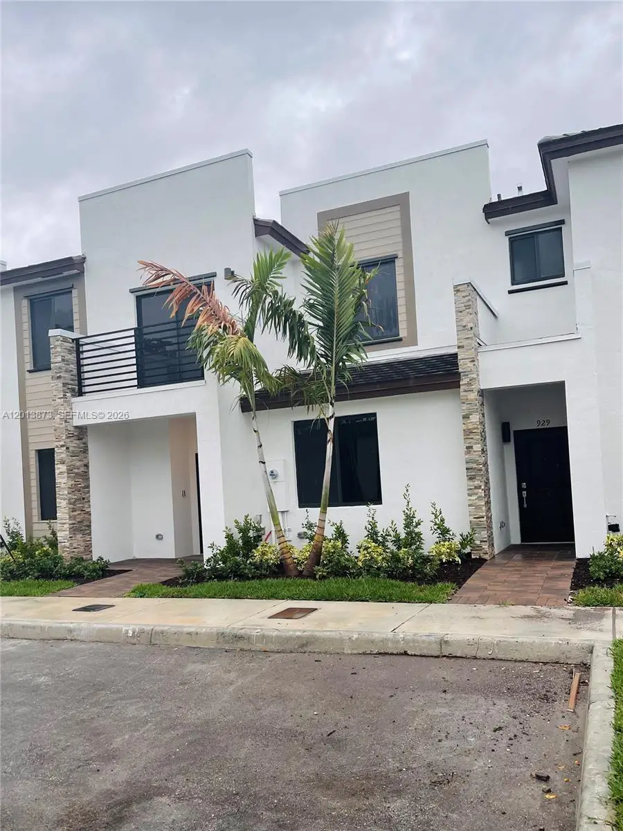 929 NE 211th St, Miami, FL 33179 - #2