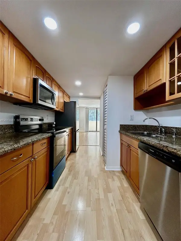 7451 NW 16th St #304, Plantation, FL 33313