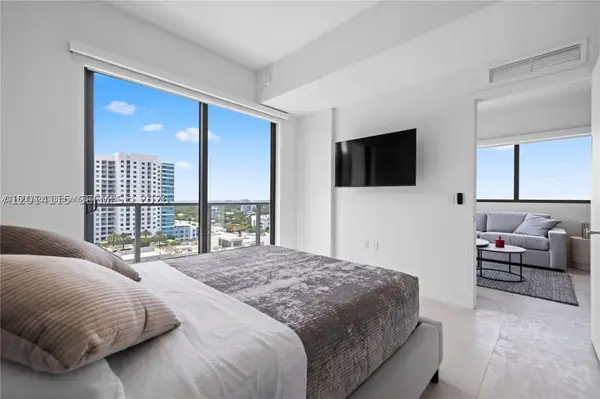 239 SW 9th St #1502, Miami, FL 33130