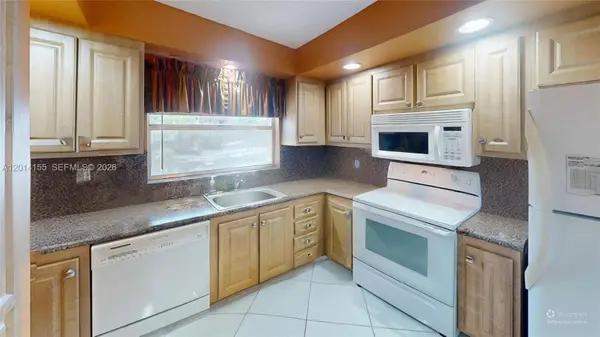 9541 Sunrise Lakes Blvd #204, Sunrise, FL 33322