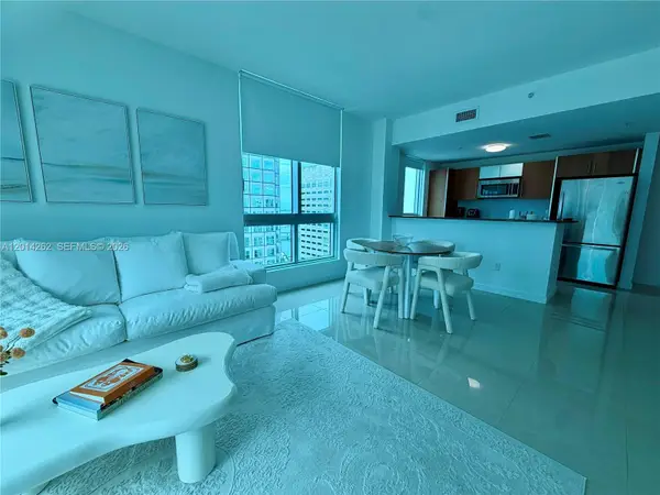 300 S Biscayne Blvd #T-3701, Miami, FL 33131