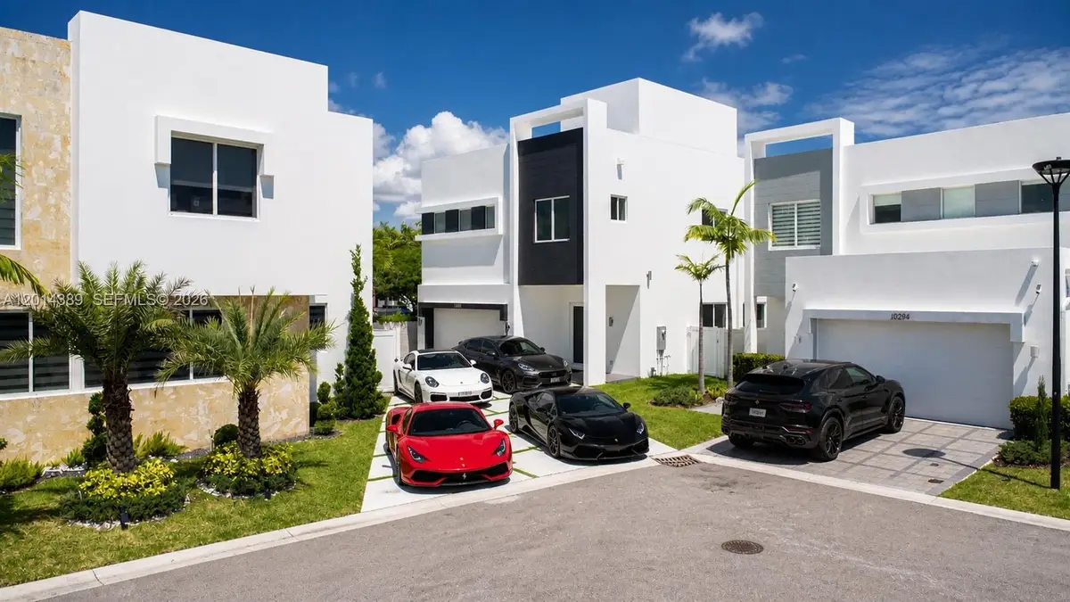 10381 NW 67th Ter, Doral, FL 33178 - #1