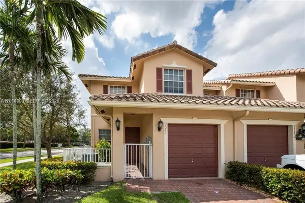 3371 Lakeside Dr #27, Davie, FL 33328