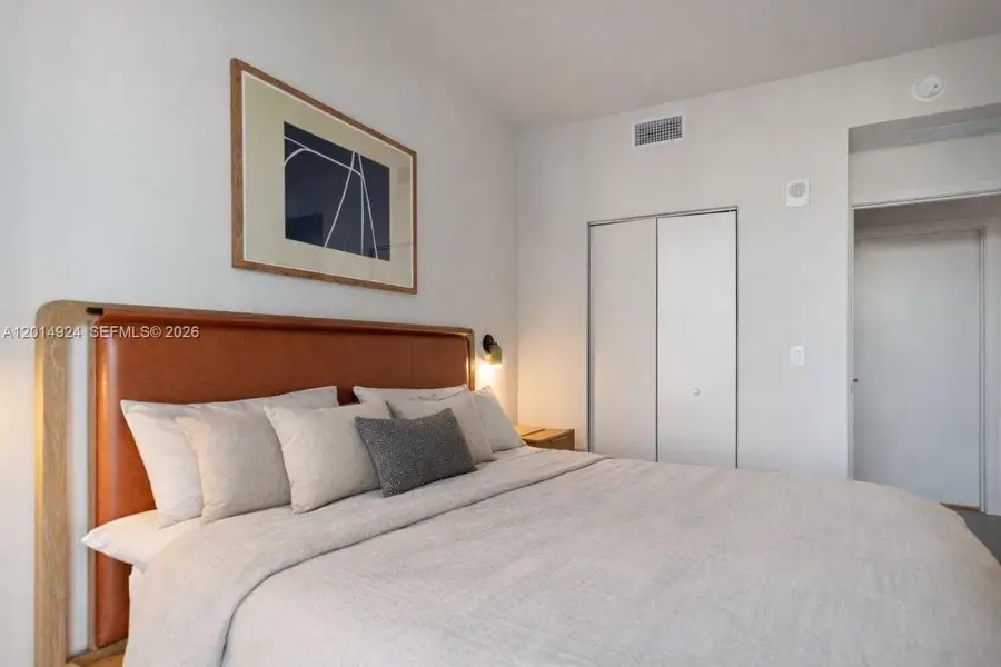 11 NE 6th #1210, Miami, FL 33132 - #2