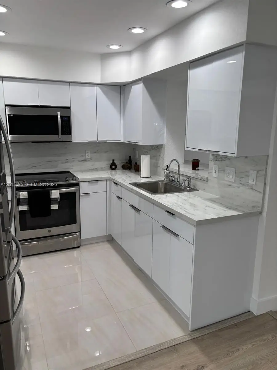 2780 NW 25th St, Fort Lauderdale, FL 33311 - #3