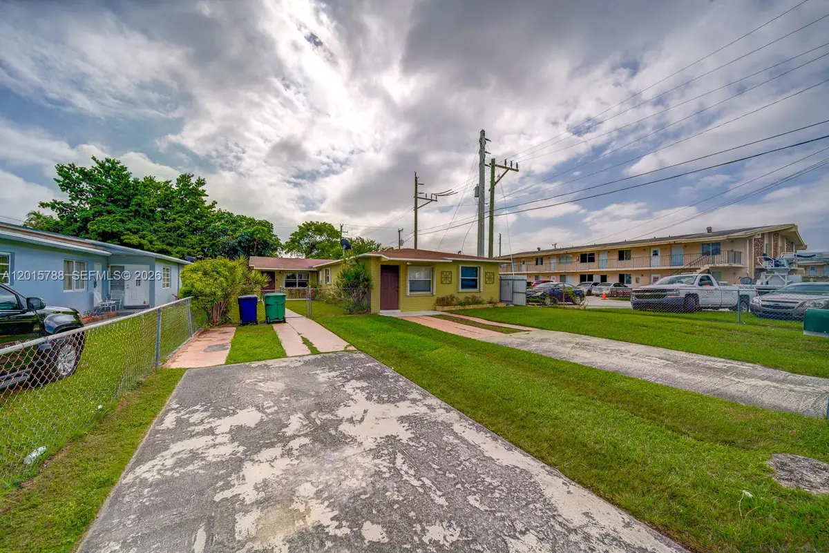 7358 - 7360 SW 23rd St, Miami, FL 33155 - #1