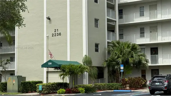 2236 N Cypress Bend Dr #207, Pompano Beach, FL 33069
