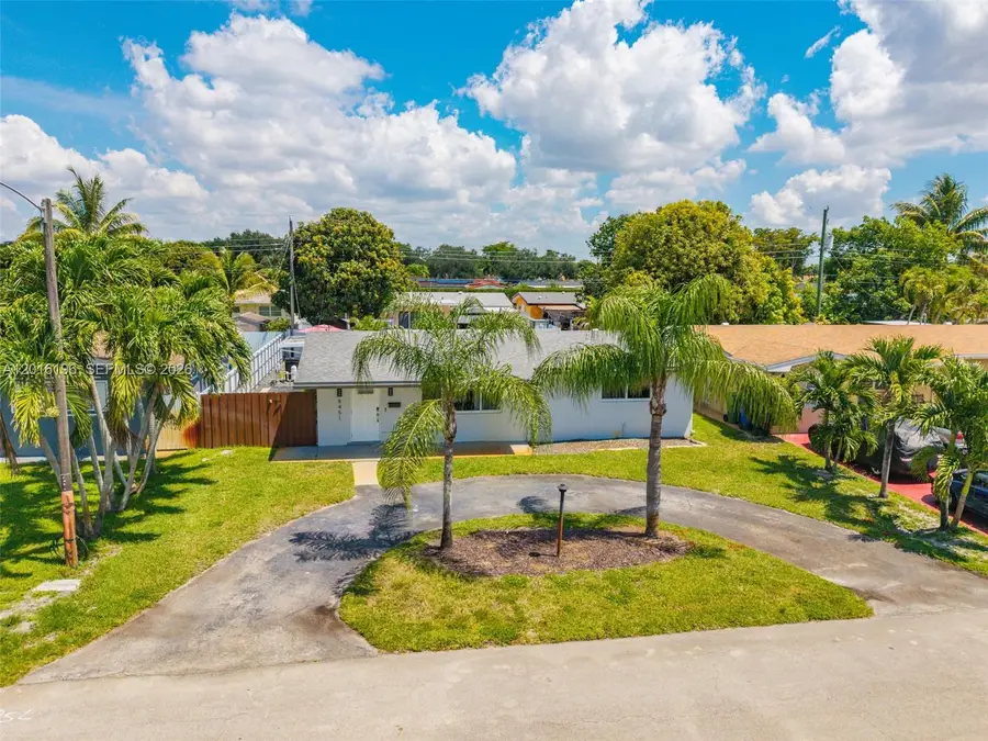 8451 NW 16th St, Pembroke Pines, FL 33024 - #2