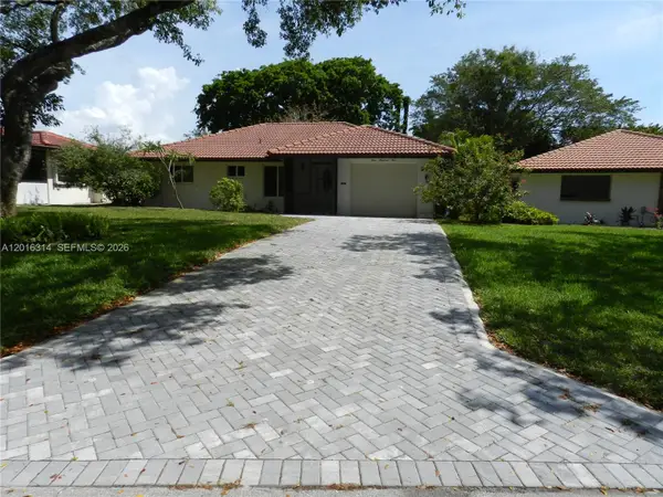 305 NW 42nd St, Boca Raton, FL 33431